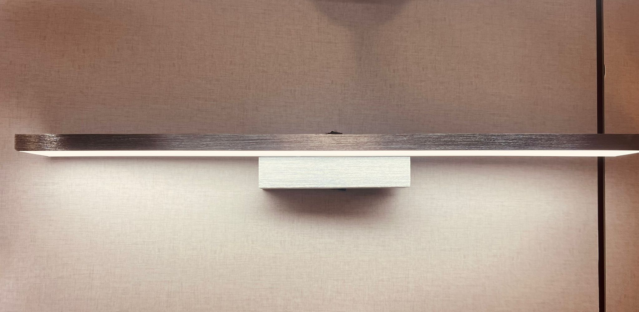 תאורת שירותים