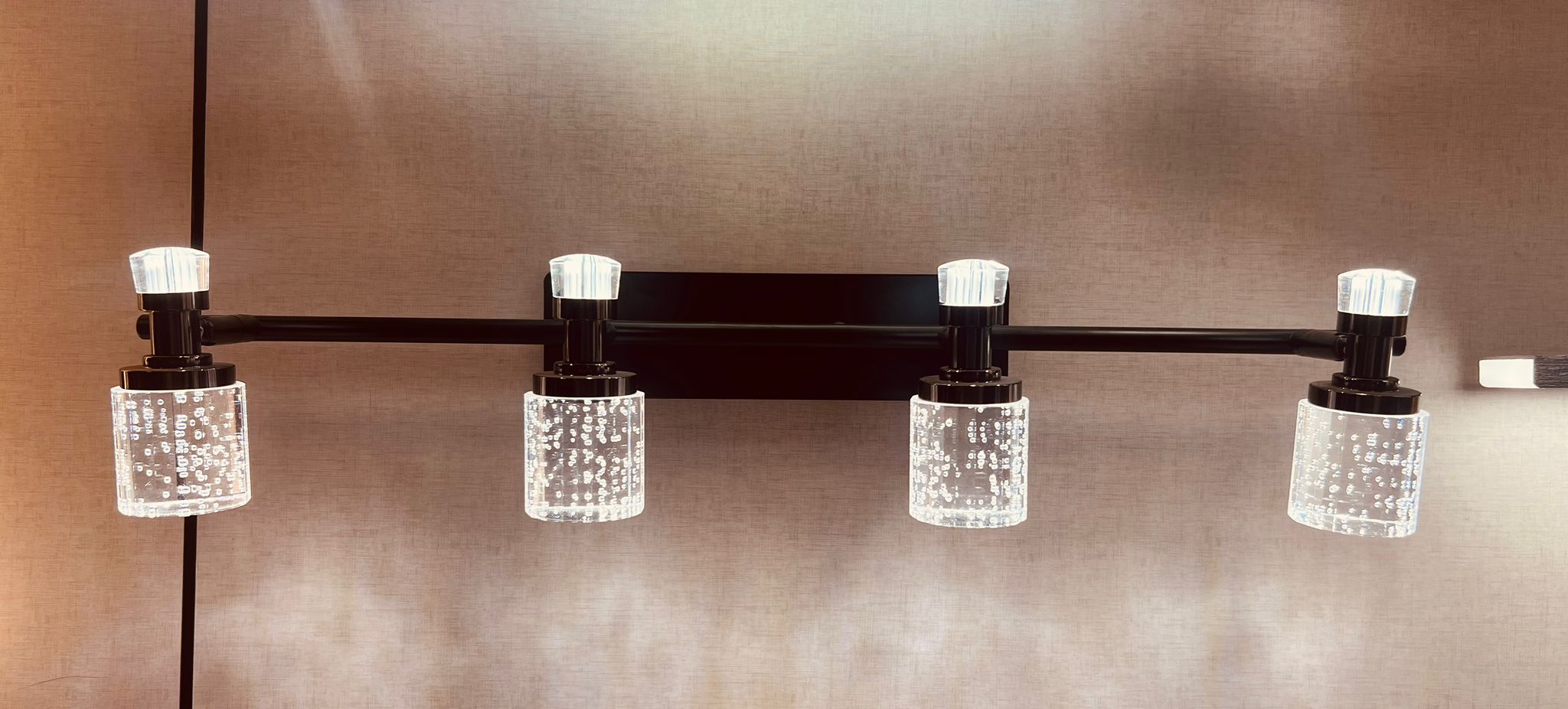 תאורת שירותים