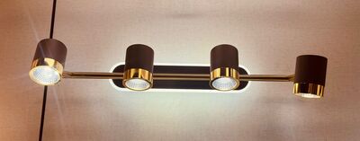 תאורת שירותים